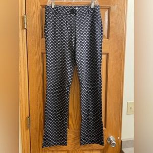 Betabrand 2-pocket Batstooth print straight leg pants. Size M.